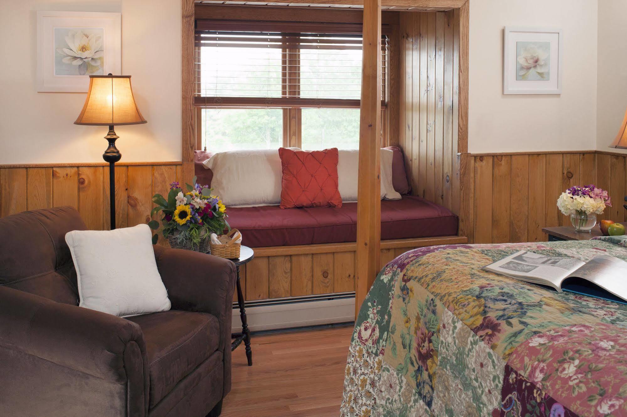 Friends Lake Inn เชสเตอร์ทาวน์ ภายนอก รูปภาพ